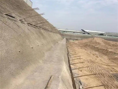 新城河道边坡加固